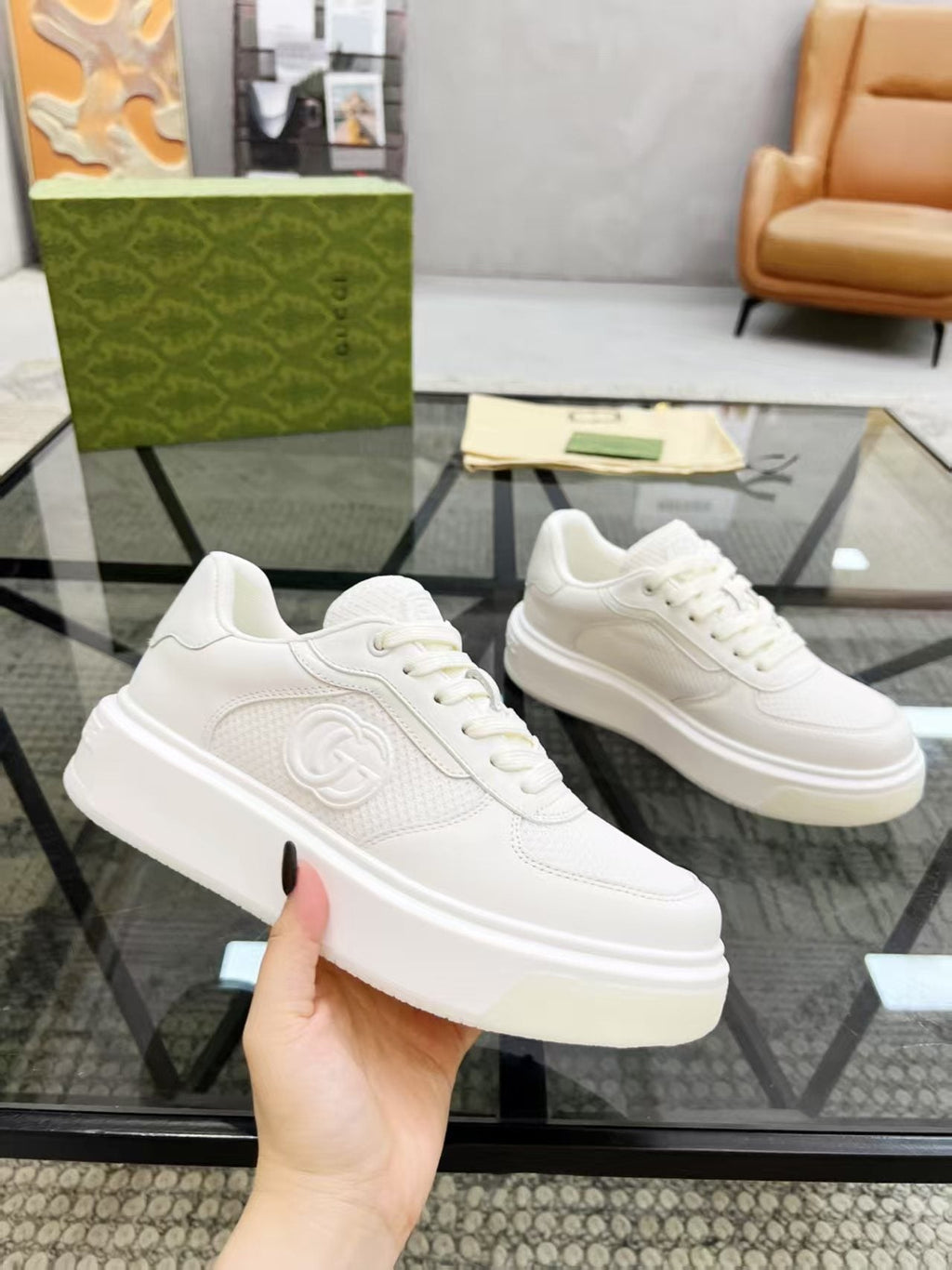 Gucci White Low-Top Sneakers — model