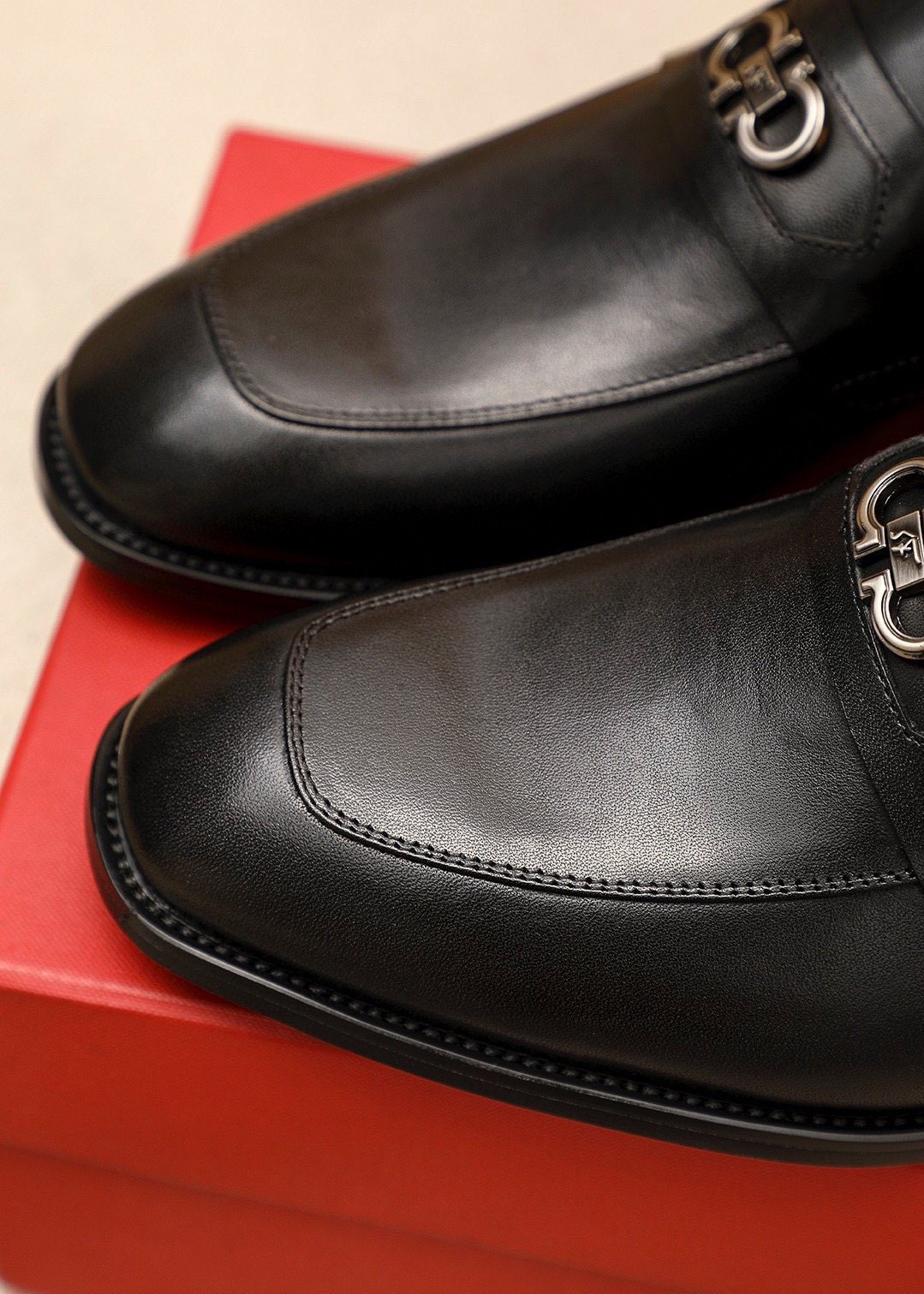 Ferragamo Black Metal Hardware Loafers — detail