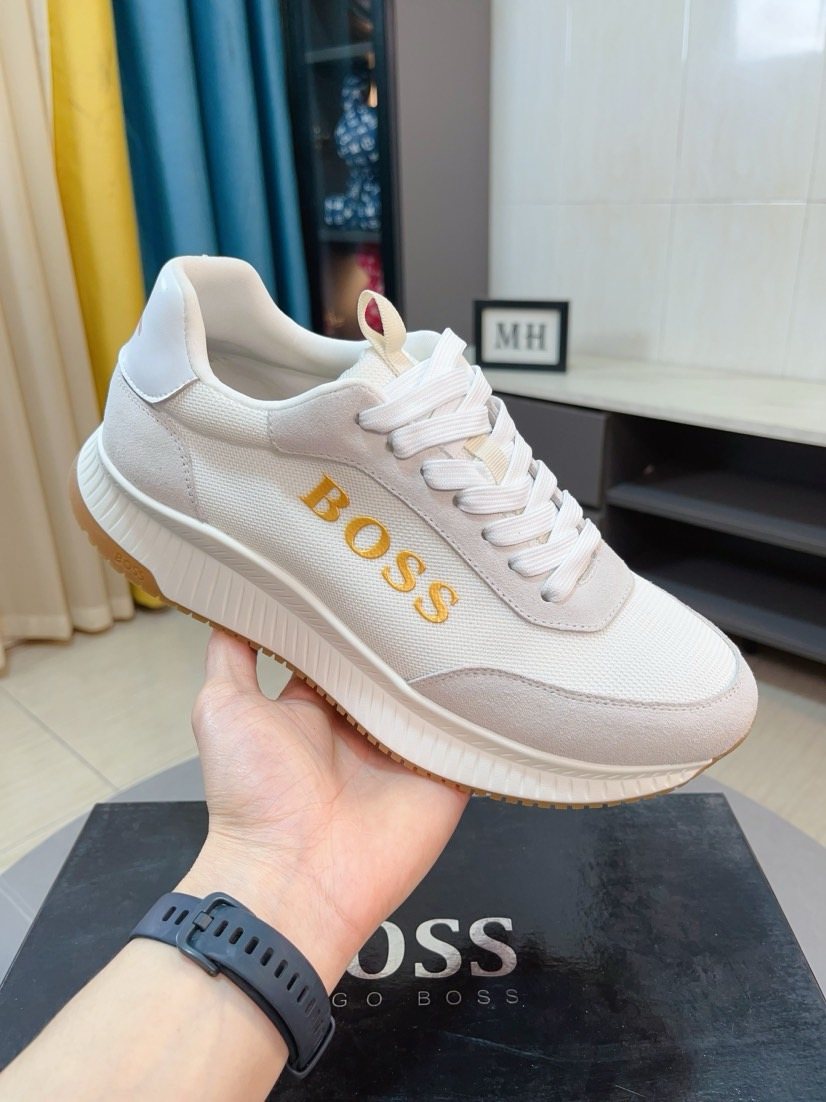 Hugo Boss Panelled Low-Top Sneakers — model