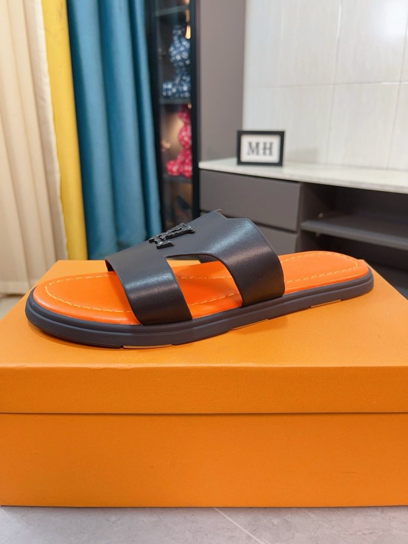 Louis Vuitton Logo-Pattern Slide Sandals — hero