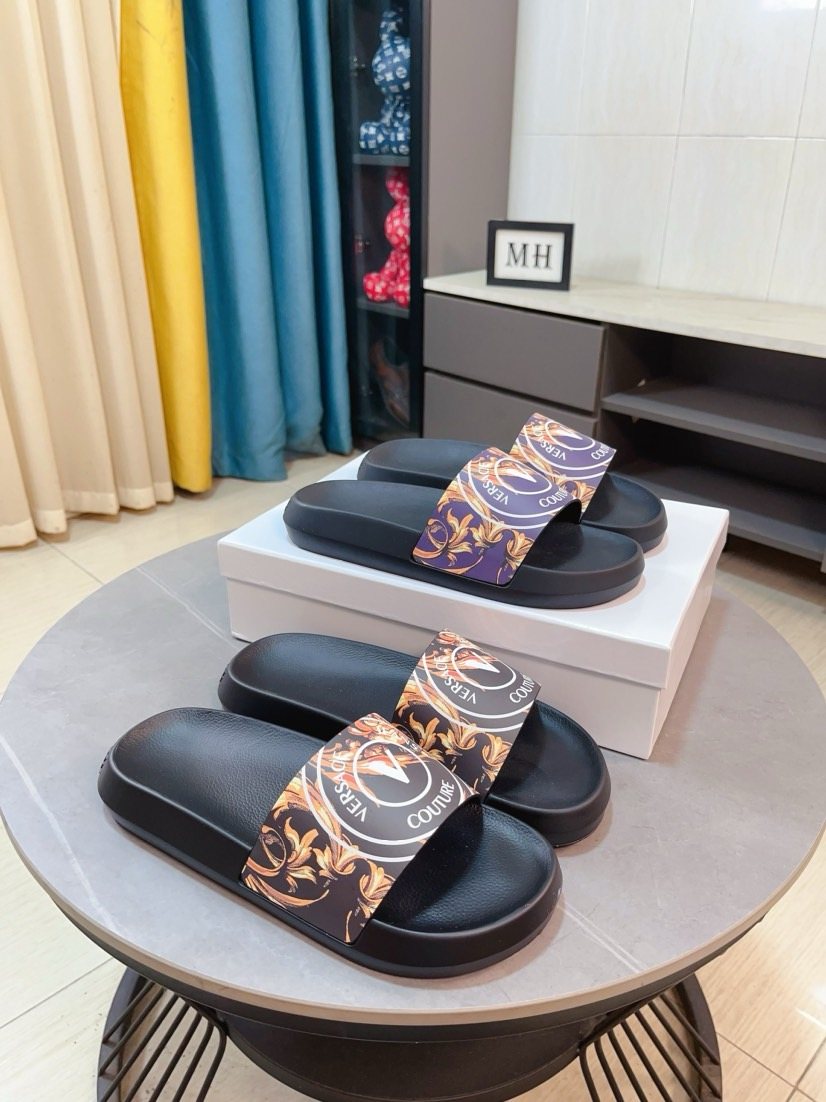 微商相册测试鞋子-Versace Baroque Print Slide Sandals — hero